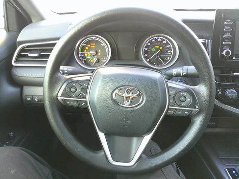 Used 2022 Toyota Camry LE image 19