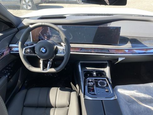 Used 2024 BMW 760i xDrive w/ Executive Package image 8