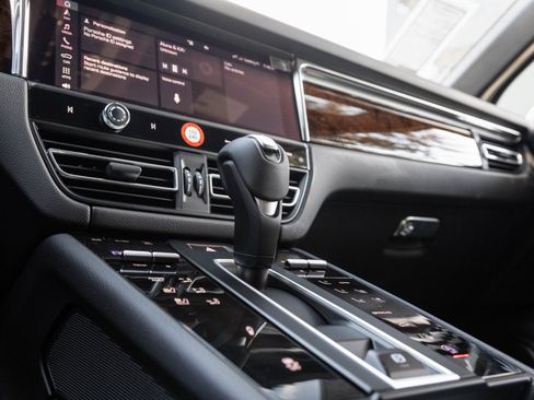 Certified 2026 Porsche Macan S image 27