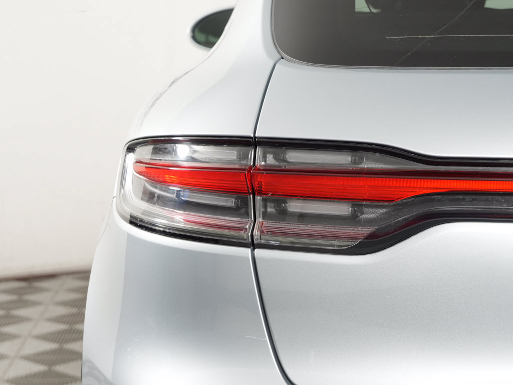 Certified 2025 Porsche Macan w/ Premium Package Plus AWD/4WD image 12
