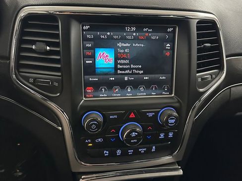 Used 2018 Jeep Grand Cherokee Limited AWD/4WD image 19