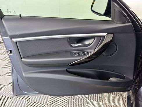 Used 2018 BMW 330i Sedan w/ Convenience Package RWD image 14