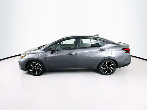 Used 2024 Nissan Versa SR image 4