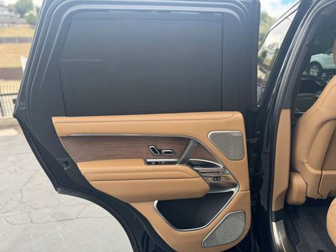 Used 2025 Land Rover Range Rover Autobiography AWD/4WD image 34