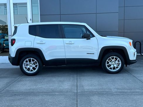 Used 2023 Jeep Renegade Latitude AWD/4WD image 2