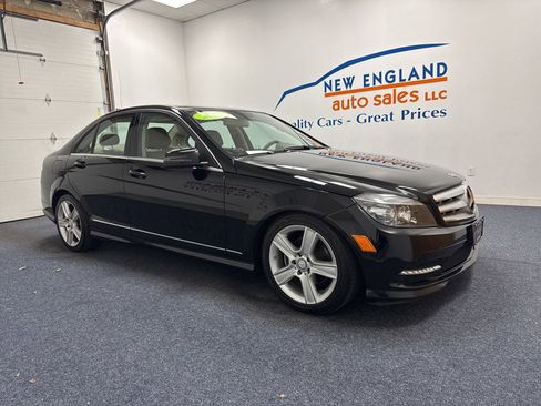 Used 2011 Mercedes-Benz C 300 4MATIC Sedan image 4
