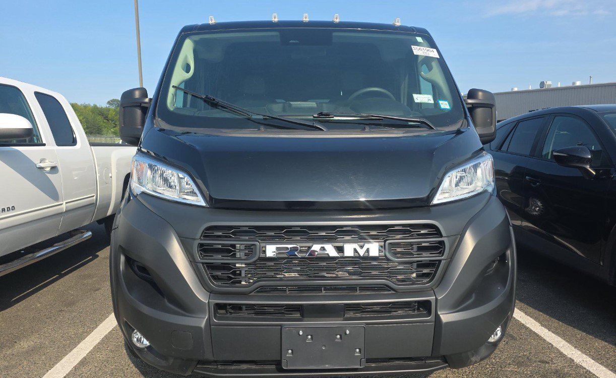 Used 2024 RAM ProMaster 2500 w/ Convenience Group FWD image 3