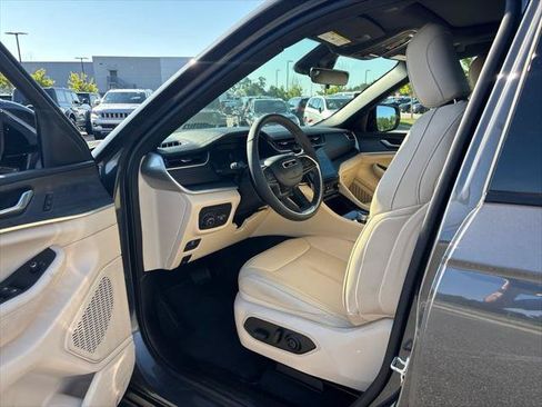 Certified 2025 Jeep Grand Cherokee Limited AWD/4WD image 39