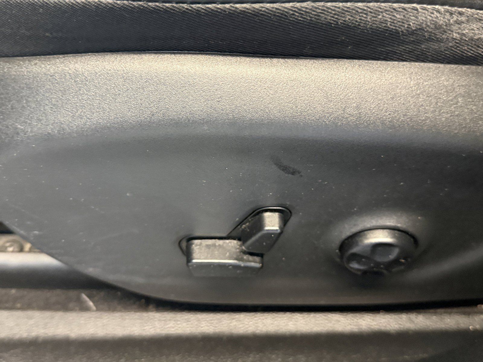 Used 2019 Jeep Cherokee Limited AWD/4WD image 25