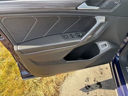 Used 2022 Volkswagen Tiguan SEL R-Line image 10