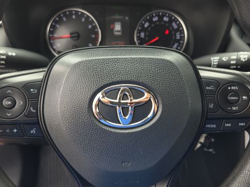 Used 2020 Toyota RAV4 LE FWD image 22