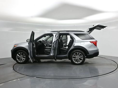 Used 2022 Ford Explorer XLT w/ Equipment Group 202A image 38