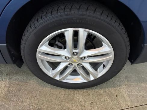 Used 2019 Chevrolet Equinox Premier AWD/4WD image 9