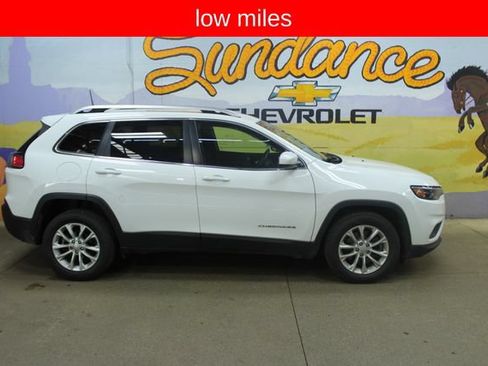 Used 2019 Jeep Cherokee Latitude w/ Cold Weather Group FWD image 1