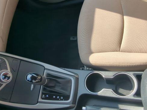 Used 2016 Hyundai Elantra SE w/ Option Group 02 FWD image 17