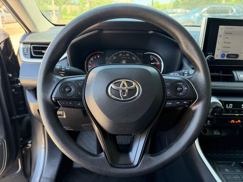 Used 2025 Toyota RAV4 XLE AWD/4WD image 13