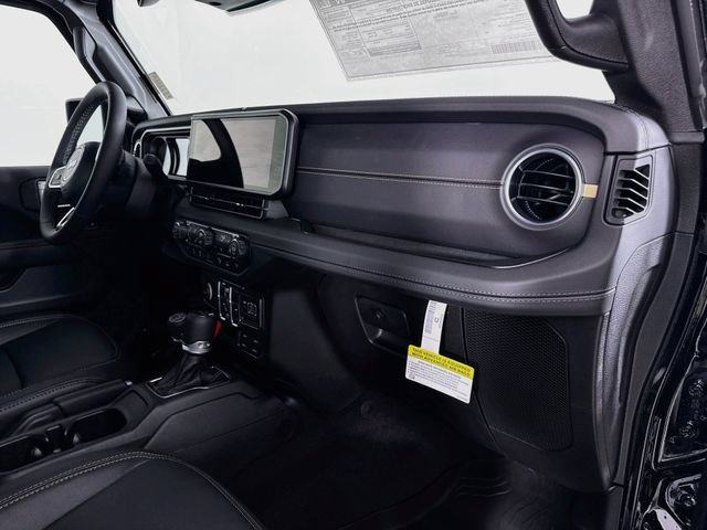 New 2026 Jeep Wrangler Unlimited Sahara AWD/4WD image 32