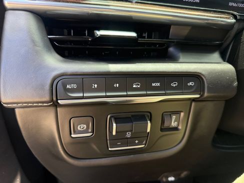 Used 2022 Cadillac Escalade Sport Platinum AWD/4WD image 18