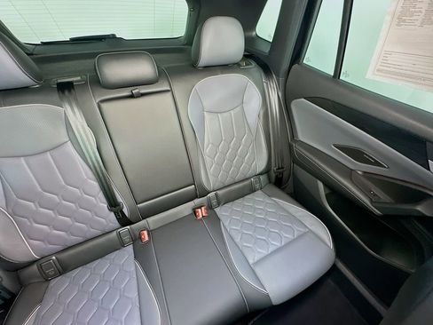 Used 2025 Volkswagen Tiguan SEL R-Line image 14