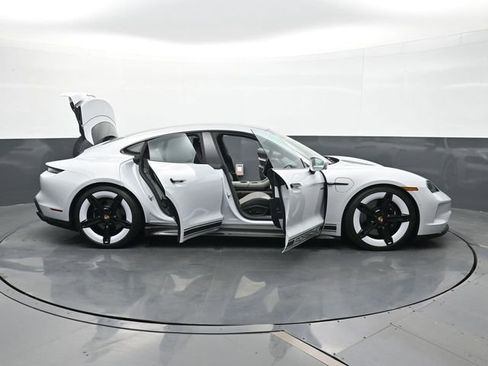 Used 2025 Porsche Taycan GTS image 35