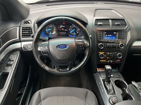 Used 2016 Ford Explorer XLT image 14