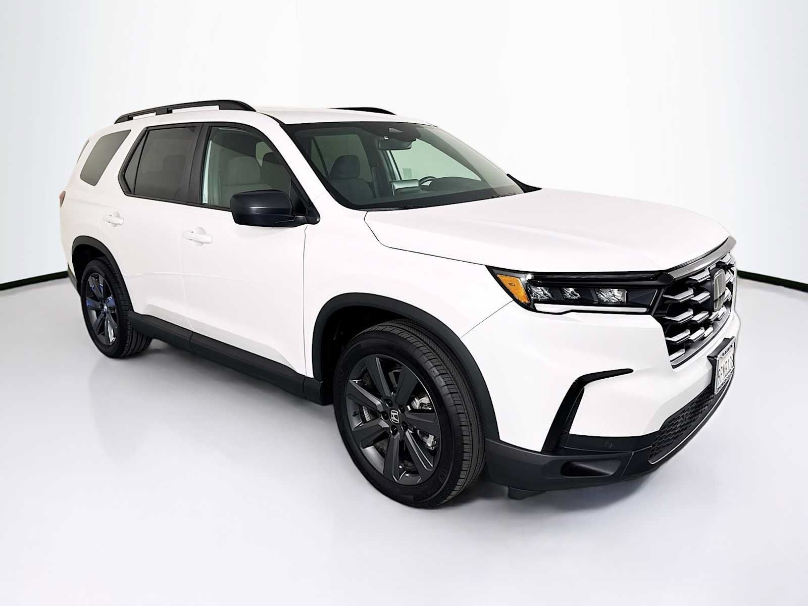 Certified 2025 Honda Pilot Sport image 1