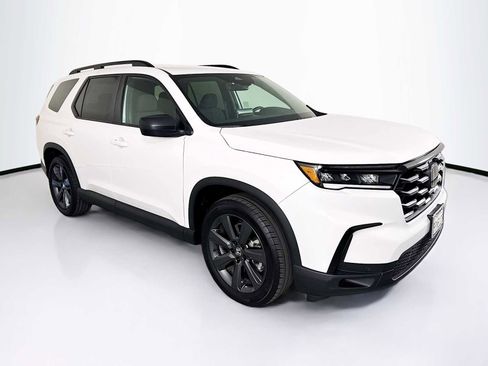 Certified 2025 Honda Pilot Sport image 1