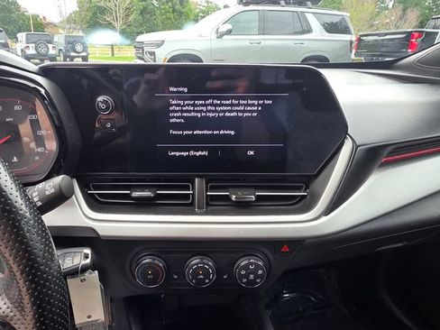 Used 2024 Chevrolet Trax RS FWD image 26