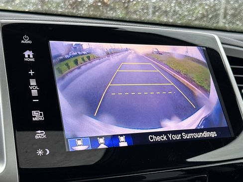 Used 2017 Honda Pilot Touring image 23