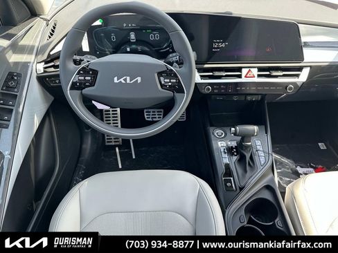 New 2025 Kia Niro EX Touring image 8