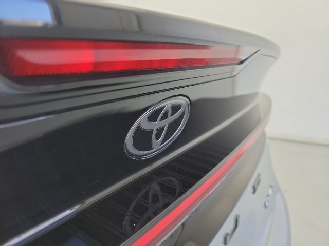 Used 2024 Toyota Prius LE FWD image 8