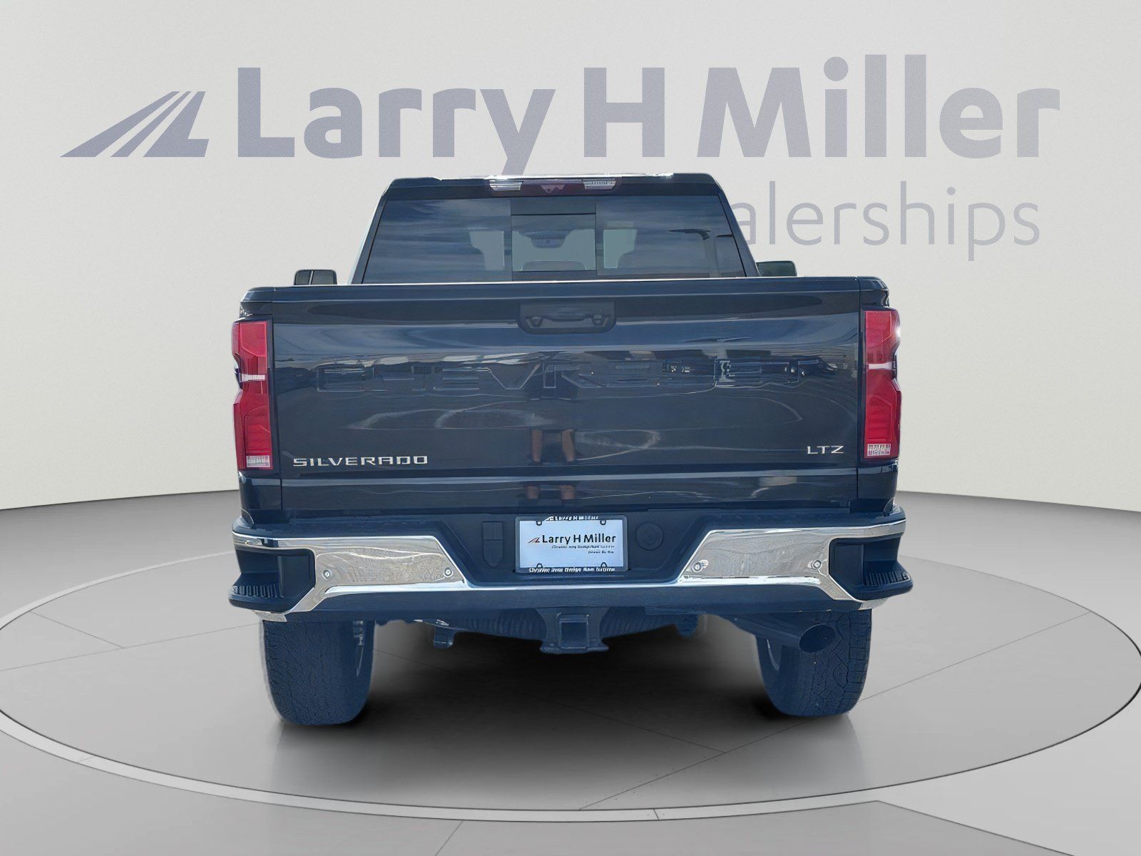 Used 2025 Chevrolet Silverado 2500 LTZ w/ LTZ Premium Package AWD/4WD image 5