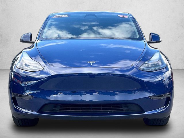 Used 2025 Tesla Model Y Long Range RWD image 3