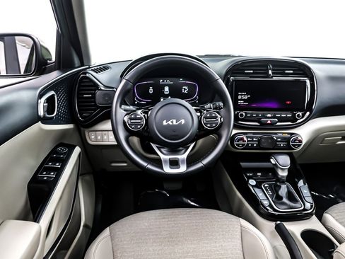 Used 2023 Kia Soul EX image 6