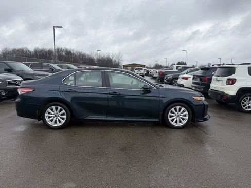 Used 2019 Toyota Camry LE image 5