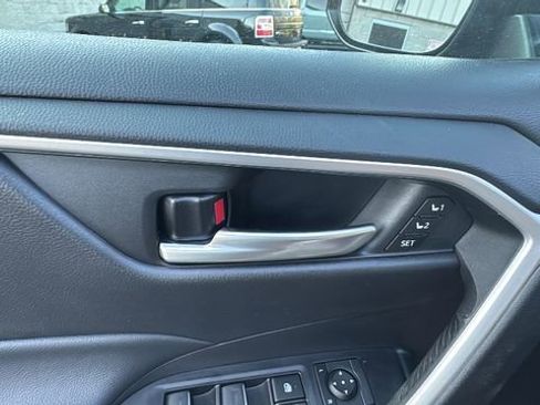 Used 2023 Toyota RAV4 XLE Premium image 11