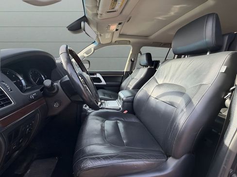 Used 2016 Toyota Land Cruiser w/ Four Season Floor Mat Package image 9