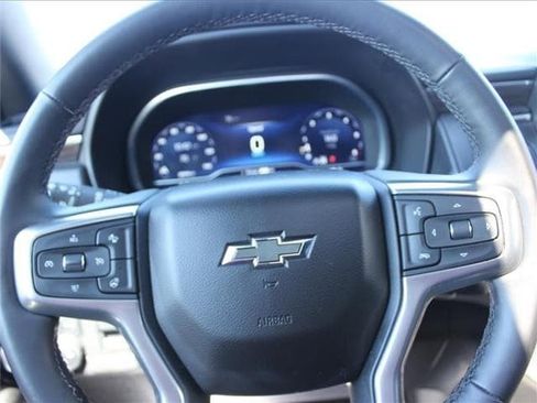 Used 2023 Chevrolet Suburban Z71 image 9