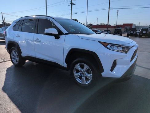 Used 2021 Toyota RAV4 XLE AWD/4WD image 7