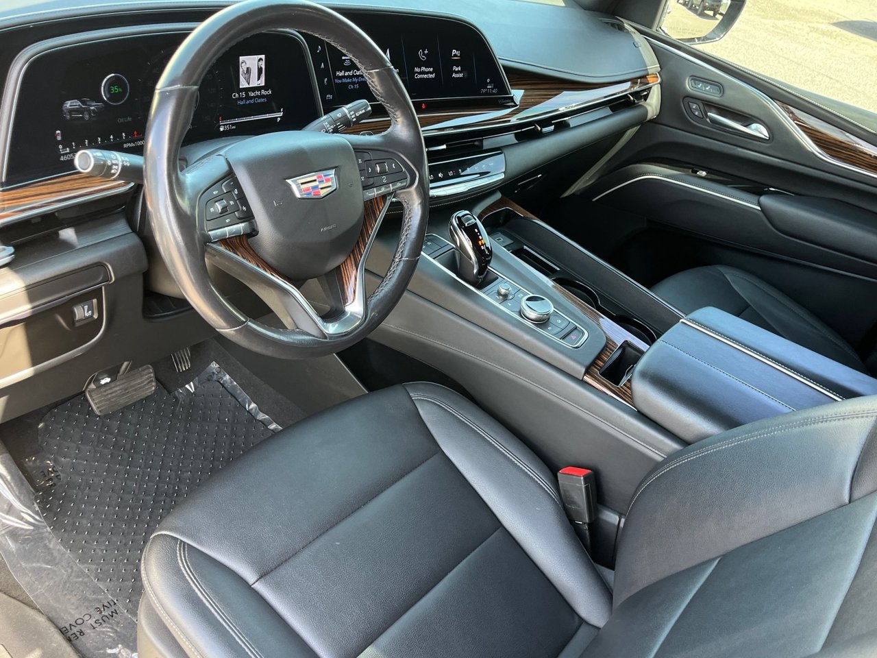 Used 2021 Cadillac Escalade Luxury w/ LPO, Illumination Package RWD image 16