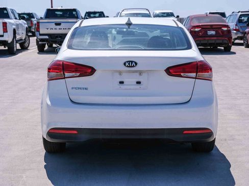 Used 2017 Kia Forte LX FWD image 5