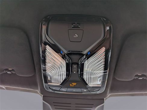 Used 2025 BMW X7 M60i image 27