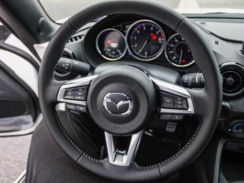 New 2026 MAZDA MX-5 Miata Club w/ Interior Package RWD image 17