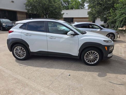 Used 2020 Hyundai Kona SEL Plus w/ Cargo Package FWD image 4