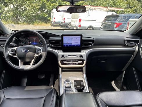 Used 2023 Ford Explorer XLT w/ Equipment Group 202A AWD/4WD image 19