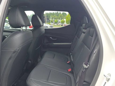 Used 2025 Hyundai Santa Cruz SEL AWD/4WD image 16