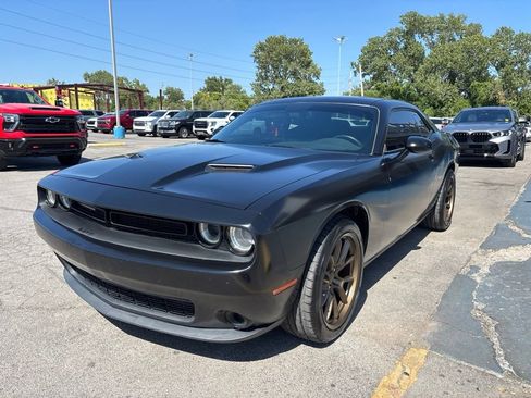 Used 2015 Dodge Challenger SXT w/ Driver Convenience Group RWD image 4