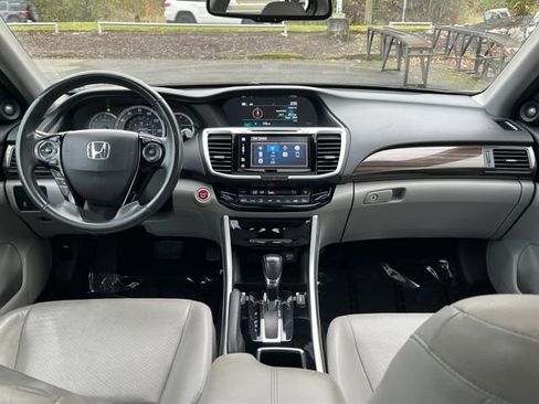 Certified 2017 Honda Accord EX-L image 10