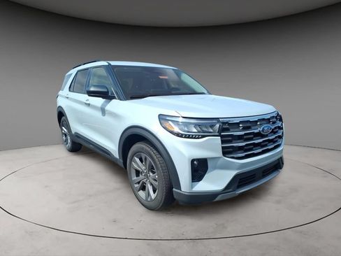 New 2026 Ford Explorer Active w/ Active Comfort Package AWD/4WD image 4