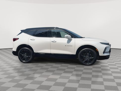 Certified 2025 Chevrolet Blazer RS w/ Driver Confidence II Package AWD/4WD image 2